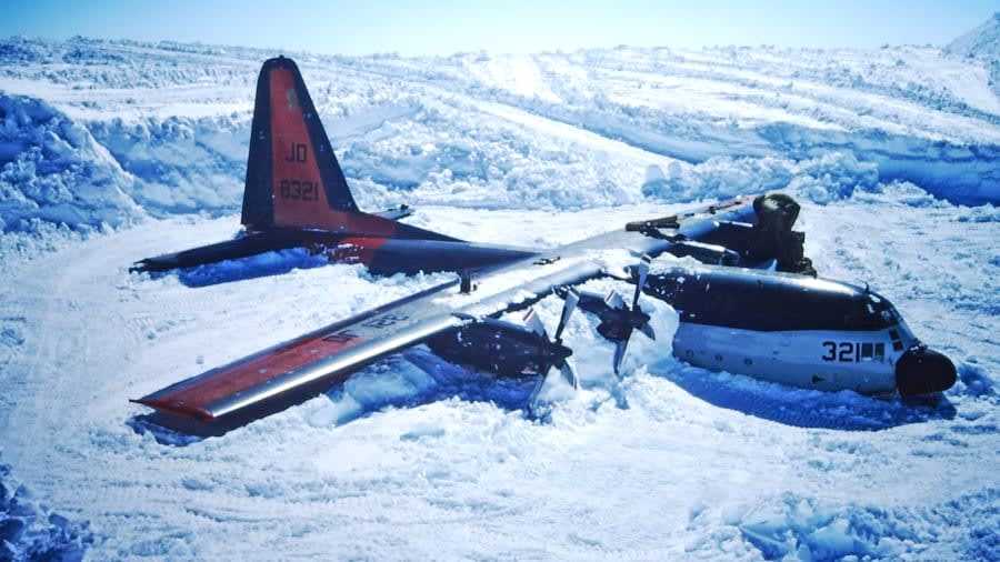 عملية إنقاذ تعيد الحياة لحطام طائرة من قلب جليد "أنتاركتيكا"