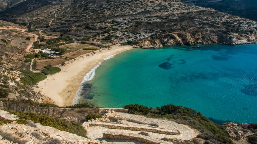 أكثر 10 شواطئ عزلةً في اليونان