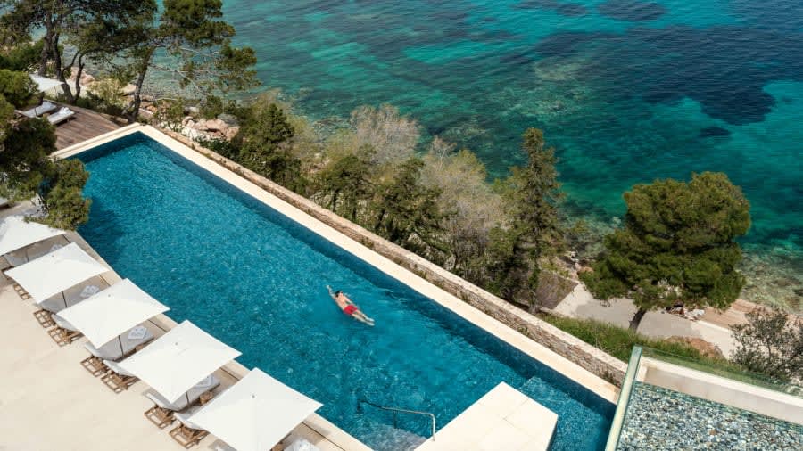 أفخم 10 فنادق مطلة على البحر في اليونان 