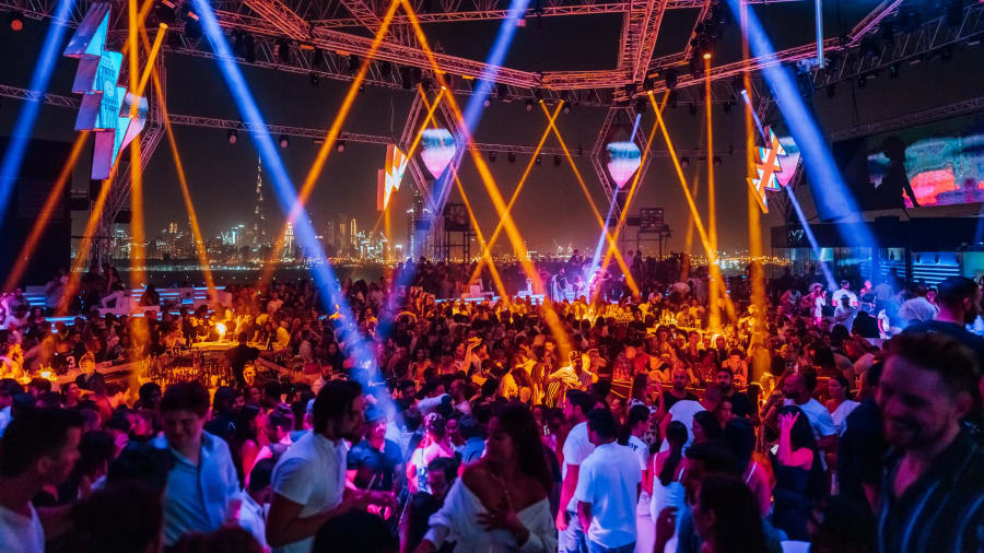كيف توسع دبي مشهد الحياة الليلية على أرضها 