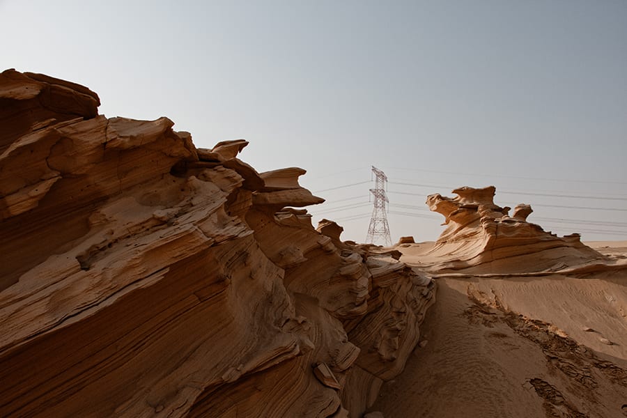 كثبان الوثبة الأحفورية في أبوظبي.. لوحة فنية تثير الدهشة في قلب الصحراء
