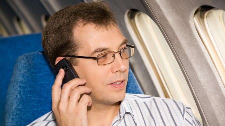 ردود فعل متباينة حول السماح بالمكالمات هاتفية على متن الطائرة
