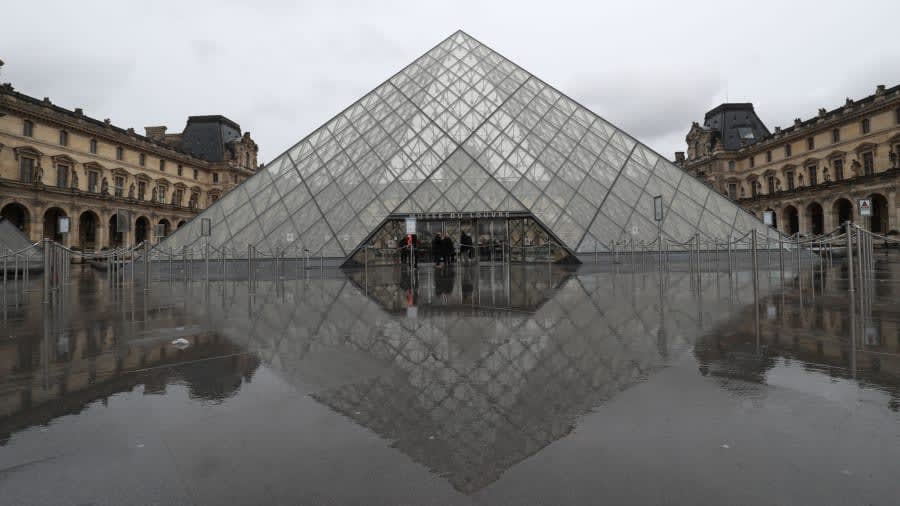 متحف "اللوفر" في باريس