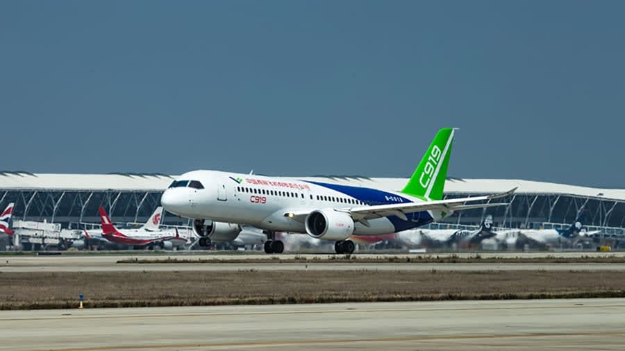الصين تنافس "بوينغ" و"إيرباص" بطائرة جديدة.. ما ميزاتها؟