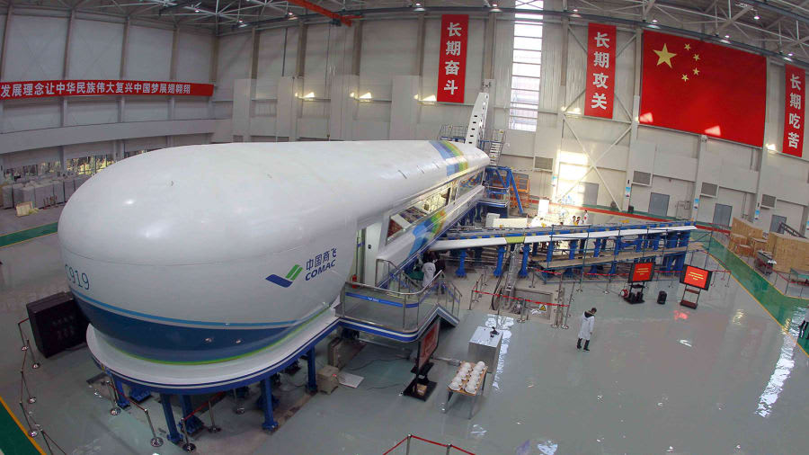 الصين تنافس "بوينغ" و"إيرباص" بطائرة جديدة.. ما ميزاتها؟