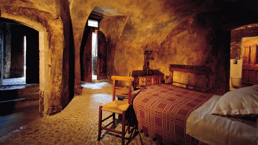 فندق متناثر في قرية إيطالية مهجورة يوفر الأجواء المثالية لعصر كورونا 