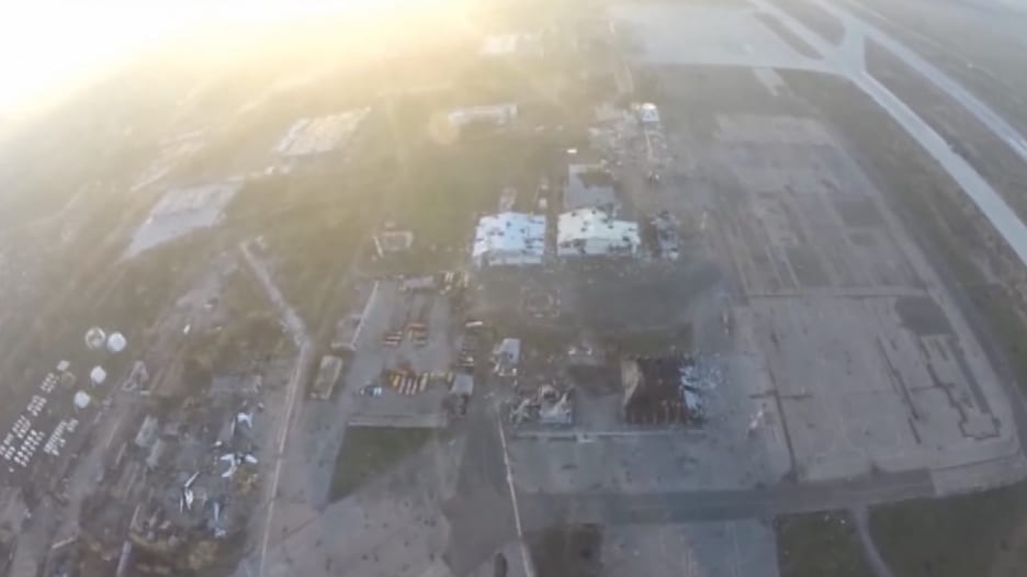 بالفيديو .. كيف يبدو الدمار الذي حل بمطار دونيتسك من الجو؟