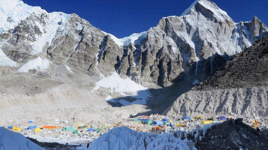 جبل إيفرست.. هل يحافظ على سحره بعد زلزال النيبال؟