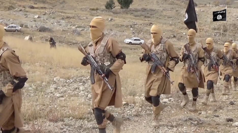 منشقون عن داعش بأفغانستان لـCNN: التنظيم يحب قطع الرؤوس والطائرات الأمريكية تقوم بعمل جيد ضدهم