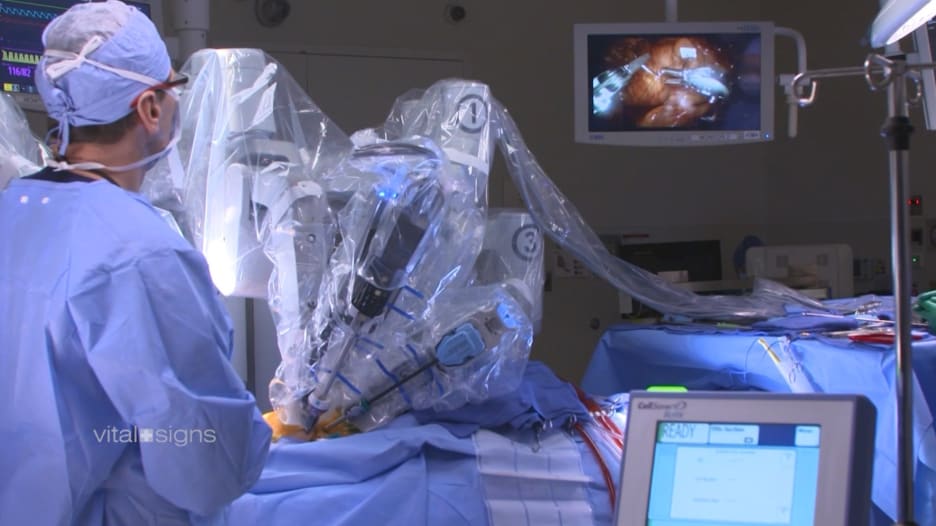 عمليات قلب بلا جراحة.. والروبوتات "نجمة" الموقف