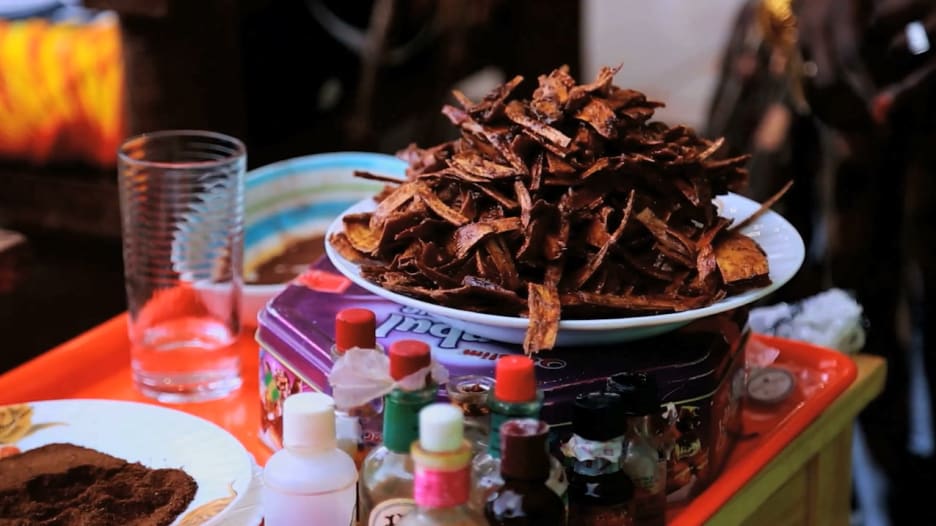 تعرّف إلى رائحة العروس السودانية المميزة وأسرار عطور الظفرة والمحلب