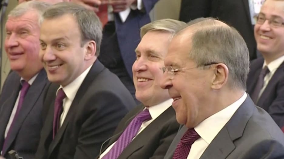 بوتين ولافروف يضحكان على "أسرار" ترامب