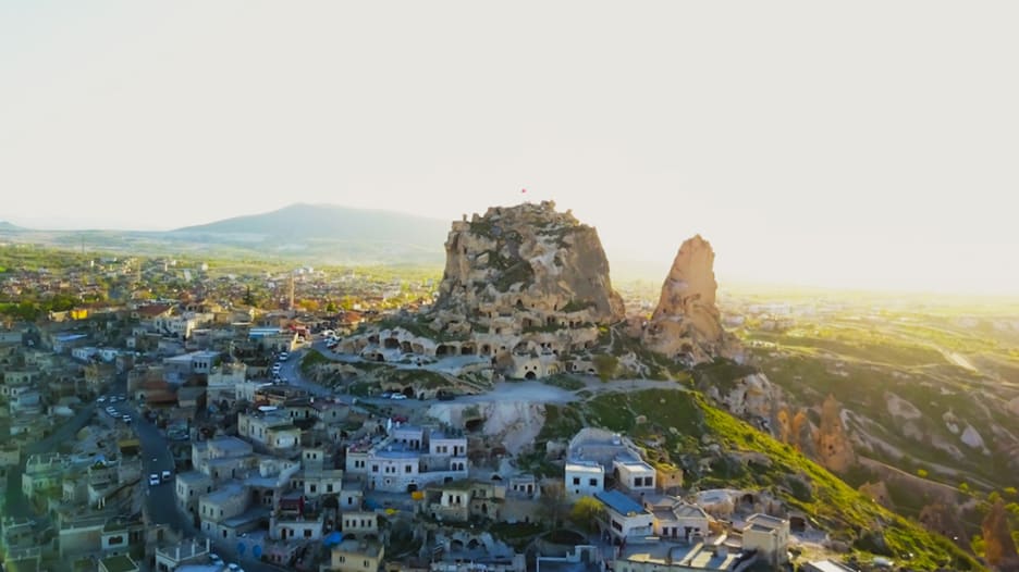 اكتشف هذه المدينة الخفية تحت الأرض في تركيا