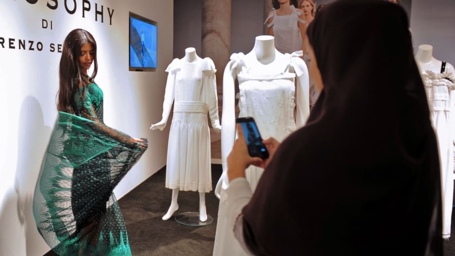 للمرة الأولى..السعودية تستضيف أسبوع الموضة العربي