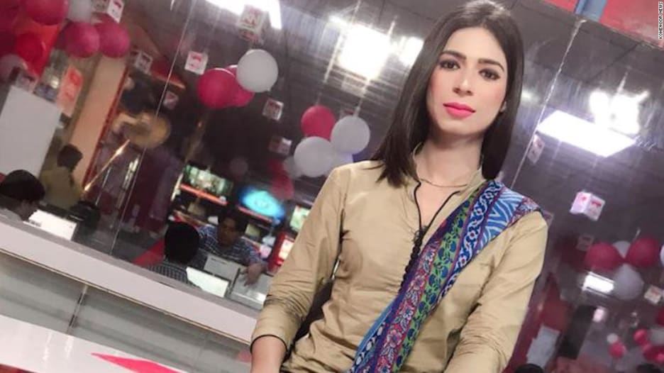 شاهد.. أول ظهور لمذيعة أخبار متحولة جنسيا في باكستان
