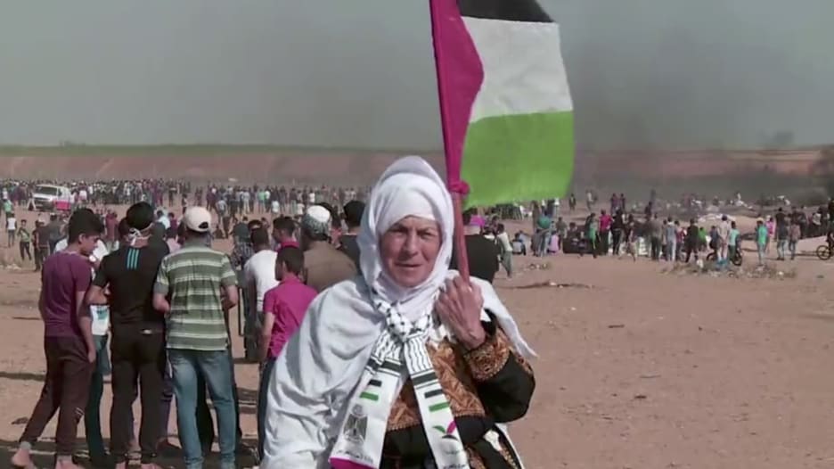 كاميرا CNN ترصد المواجهات بين فلسطينيين وجنود إسرائيليين على حدود غزة