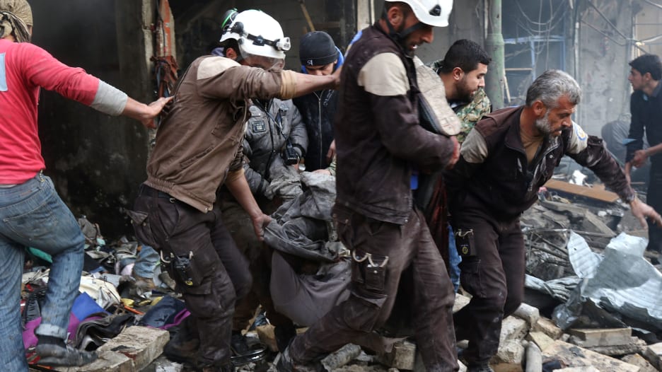 بعد إنقاذ السوريين لسنوات.. "الخوذ البيضاء" يغادرون سوريا