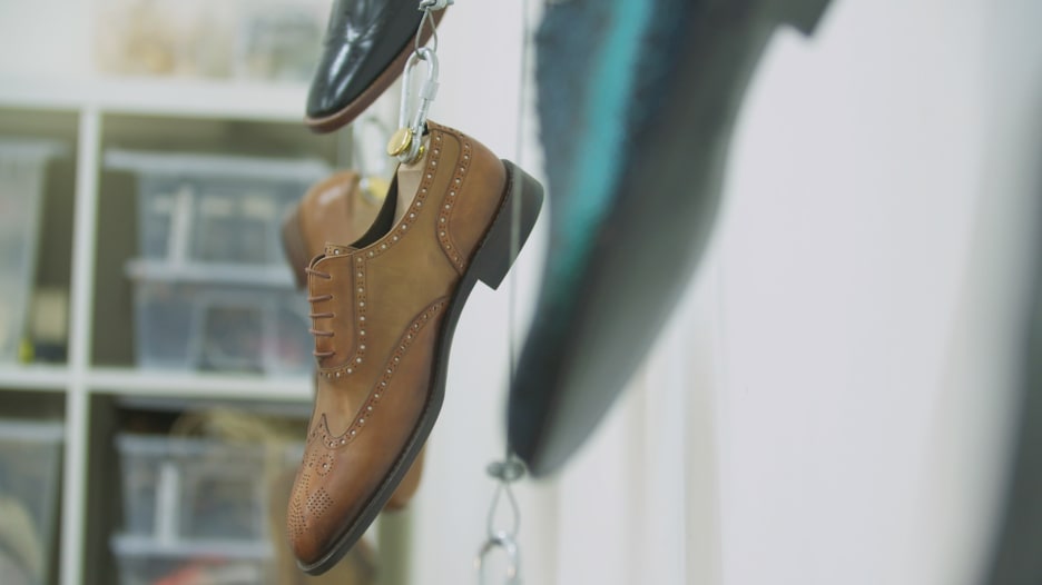 مصنع الأحذية الإيطالي بدبي.. 150 خطوة لصنع "الحلم"