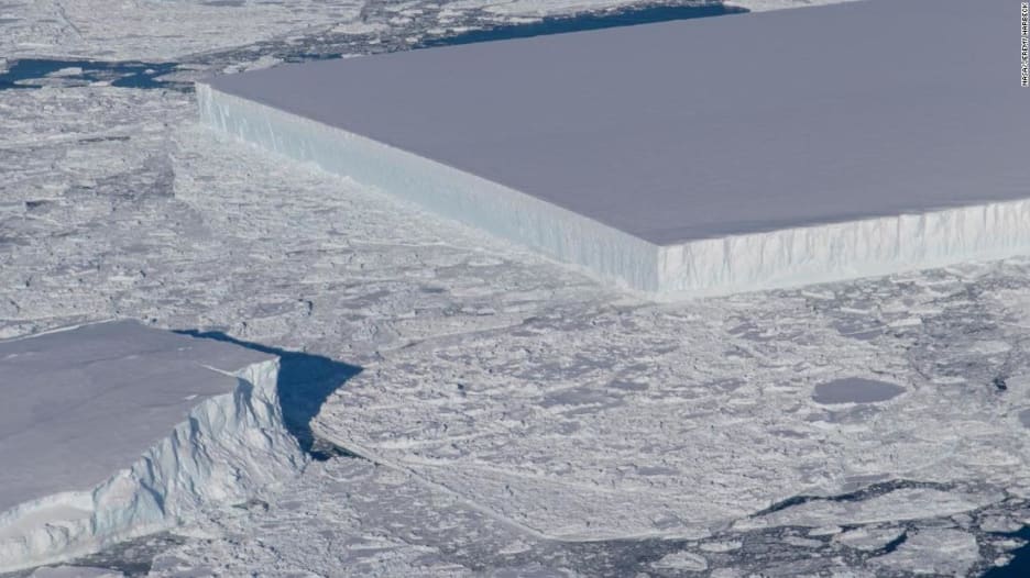 جبل جليدي فريد بشكله يثير دهشة "ناسا"