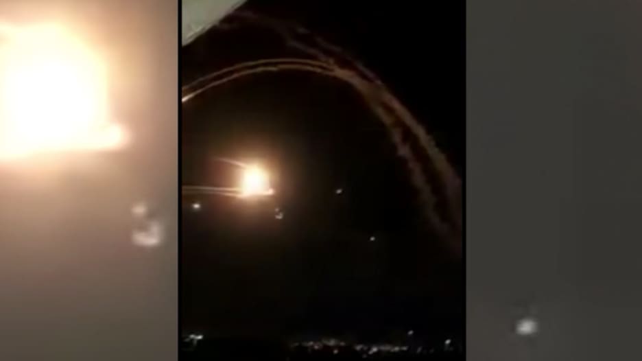 غارات إسرائيلية على غزة رداً على وابل من الصواريخ