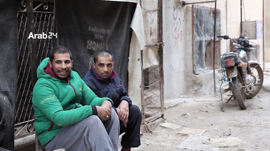 معاناة عائلة سورية نازحة من ذوي الإعاقة الجسدية في حلب