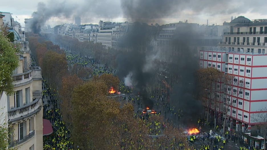 الشرطة الفرنسية تعتقل عشرات المتظاهرين في احتجاجات باريس