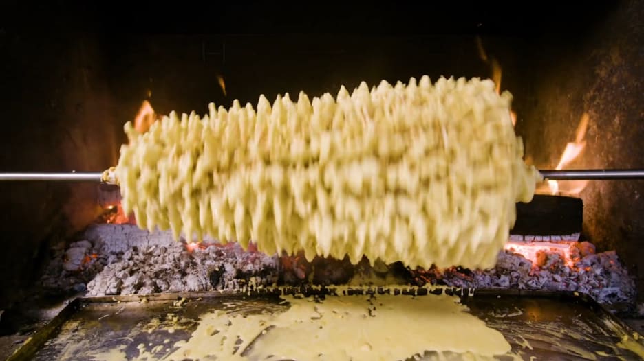 كعكة فرنسية تشوى على النار لأكثر 200 عام