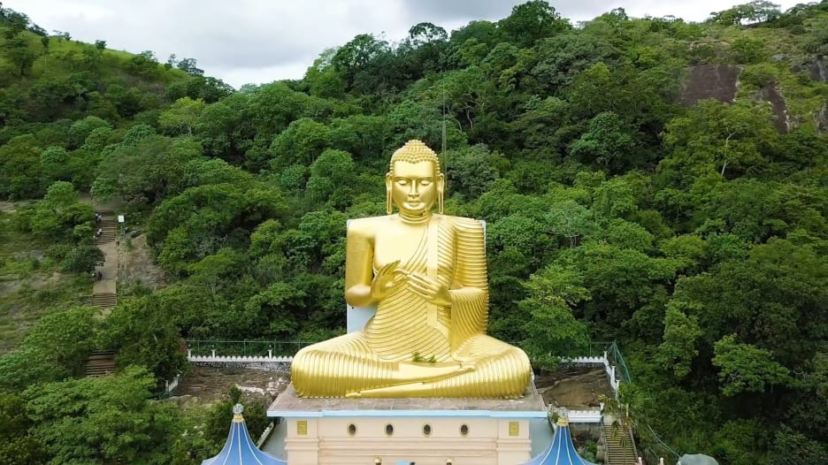 اكتشف كهف بوذا الذهبي في سريلانكا
