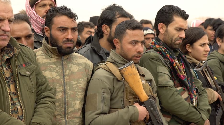 أمريكا تترك حلفائها بسوريا وحيدين.. ماذا ينتظر الأكراد؟