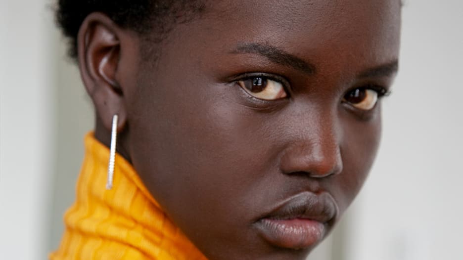 عارضة الأزياء السودانية الأصل أدوت أكيش.. برحلة نحو العالمية