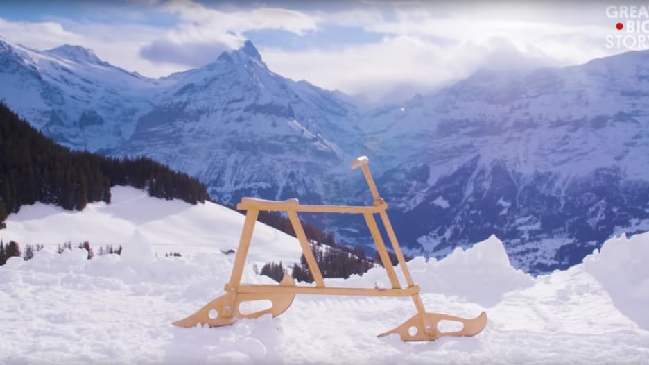 دراجة خشبية حصرية لهذه البلدة السويسرية.. ما قصتها؟