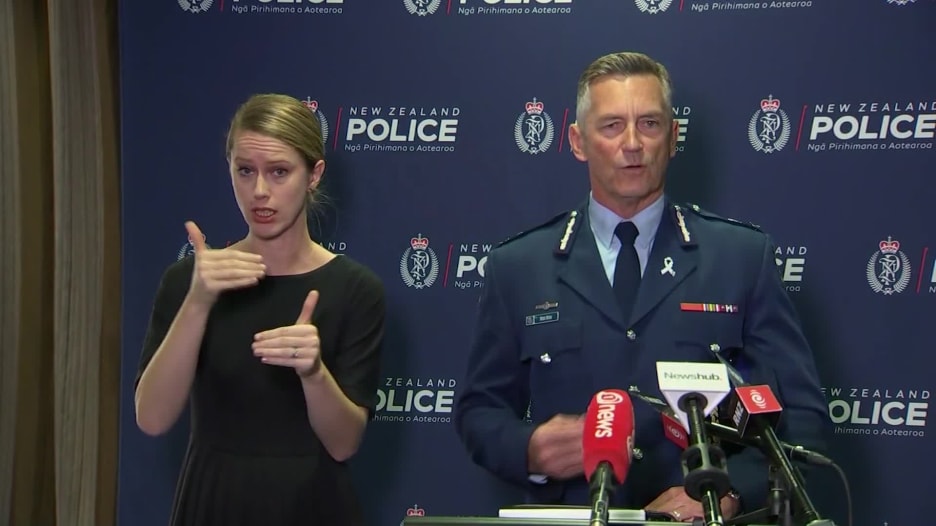 شرطة نيوزيلندا: تم التعرف على جميع الضحايا الـ50 بإطلاق نار المسجدين