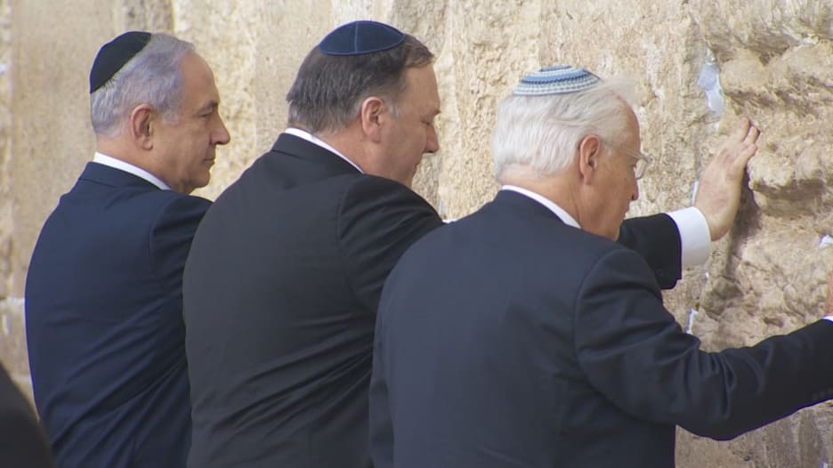 وزير الخارجية الأمريكي يزور الحائط الغربي برفقة نتنياهو