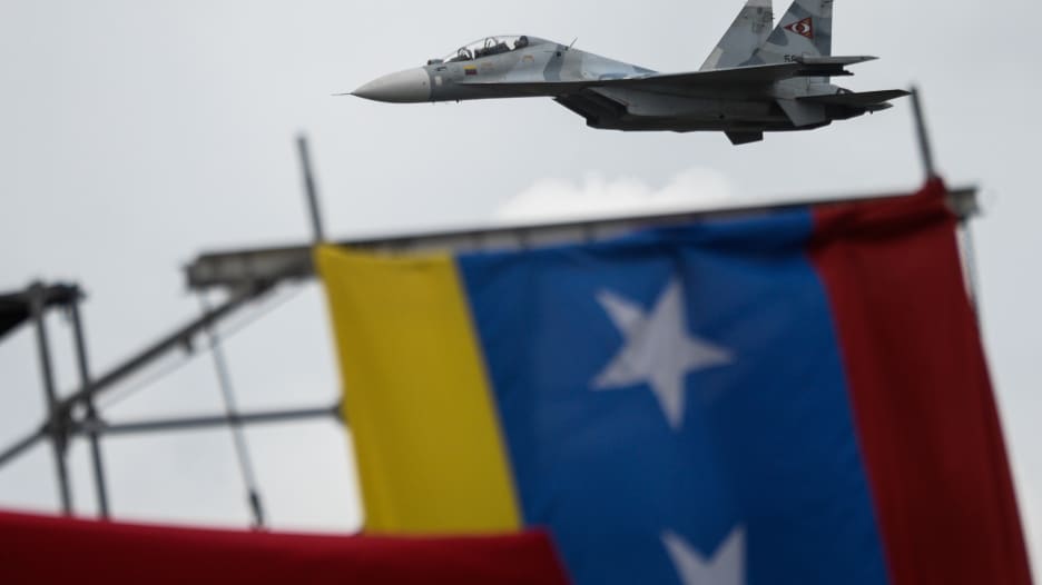 صراع قوة بين أمريكا وروسيا في فنزويلا الغنية بالنفط