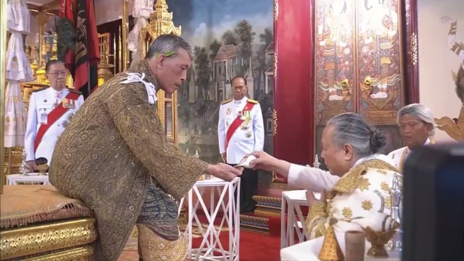 تتويج ملك تايلاند في أول مراسم تجري منذ 70 عاماً