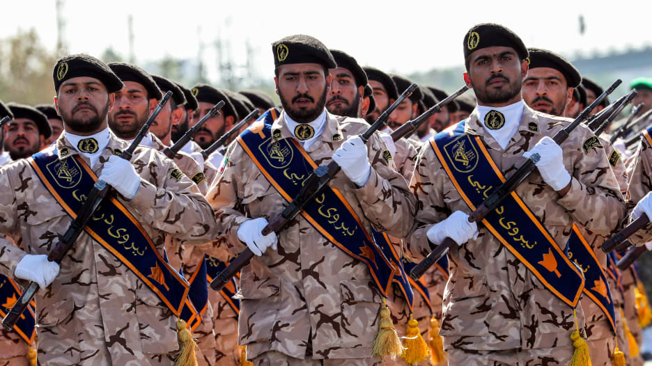 من يتفوق في حال اندلاع حرب شاملة بين إيران وأمريكا؟