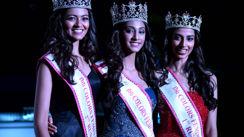 صورة لمتسابقات "ملكة جمال الهند" تتسبب بموجة انتقادات وسخرية