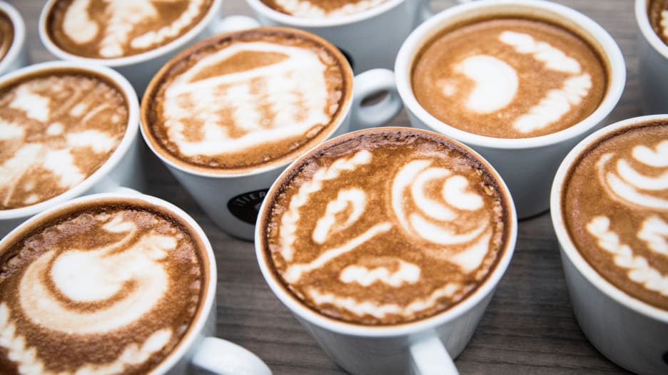 دراسة: لا بأس بشرب 25 كوباً من القهوة في اليوم