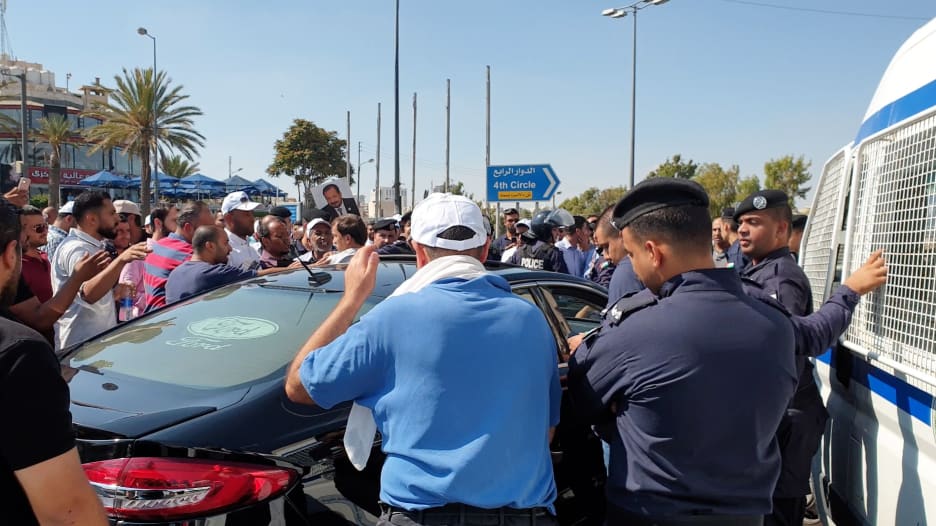 معلمو الأردن يعلنون الإضراب العام بعد منع تنفيذ الوقفة الاحتجاجية
