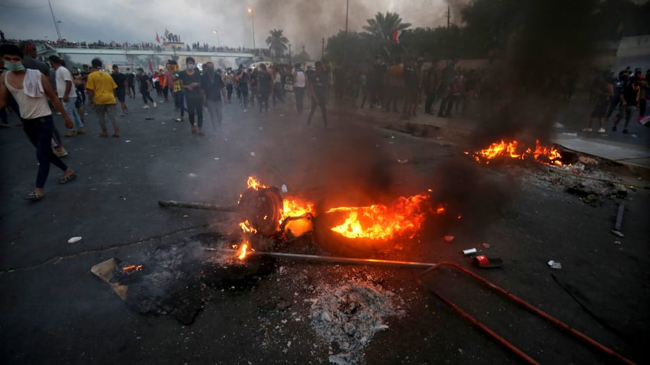 مواجهات عنيفة بين محتجين وقوات الأمن العراقي في ساحة الطيران