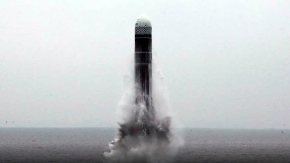 كوريا الشمالية "تستفز" أمريكا بصاروخ من غواصة يصعب اعتراضه