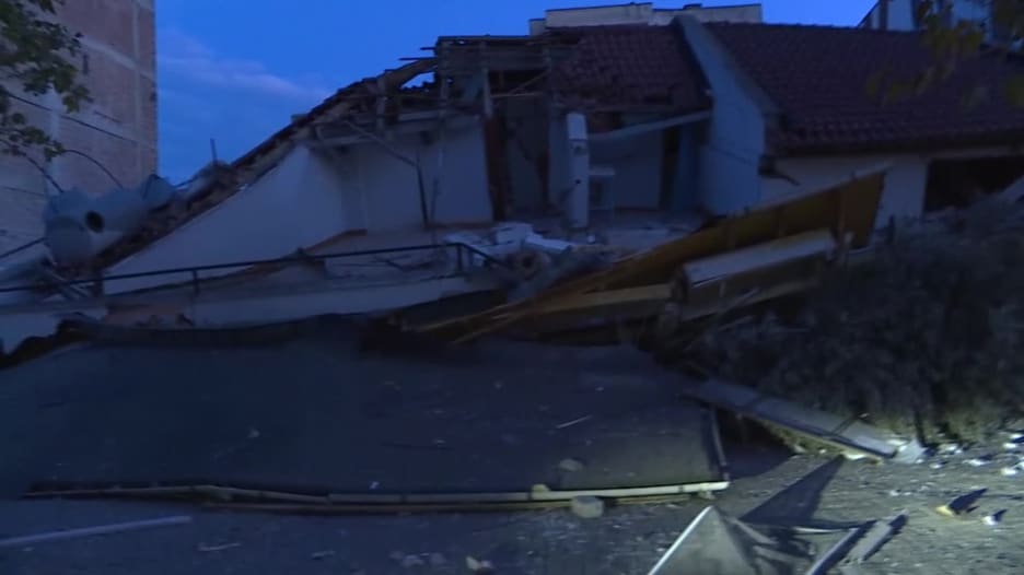 آثار الزلزال الذي ضرب ألبانيا، الثلاثاء