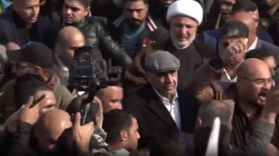 رئيس الوزراء العراقي يشارك في تشييع سليماني والمهندس