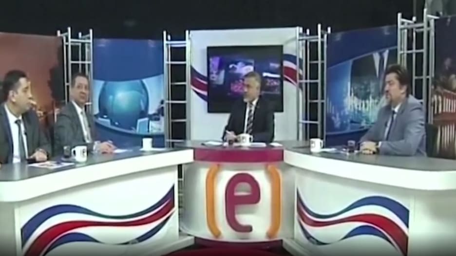 شاهد.. ردة فعل مذيعين على الهواء لحظة وقوع زلزال تركيا