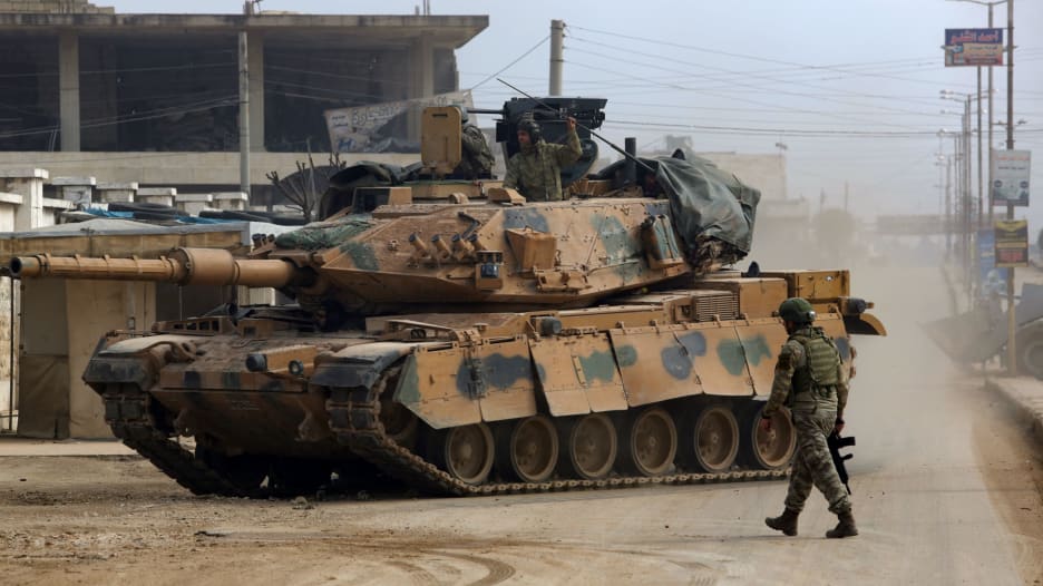 مراسلة CNN توضح القلق من رد تركيا بسوريا: لم يتلقوا ضربة كهذه منذ 1990