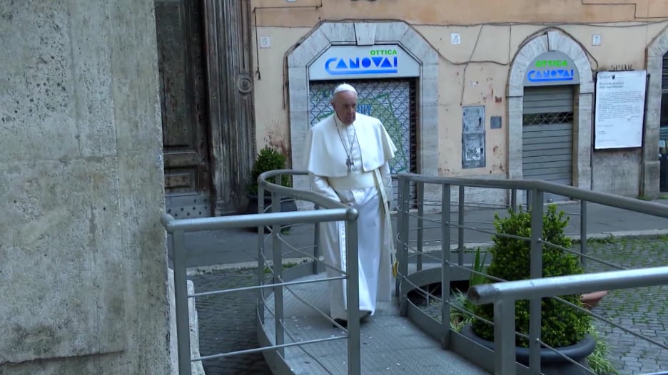 فيروس كورونا.. البابا فرانسيس يتضرع بالصلاة في شوارع روما الخاوية لإنهاء الجائحة