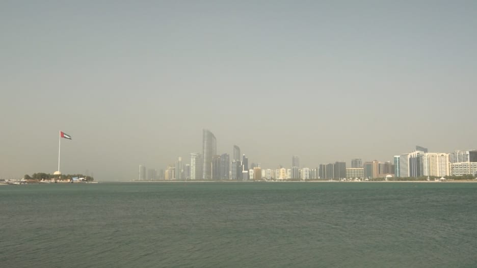الإمارات تغلق مراكز التسوق لمدة أسبوعين قابلة للتجديد