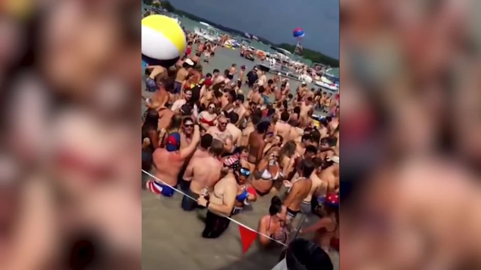 رغم تحذير المسؤولين..فيديو يظهر حفلة مائية صاخبة في أمريكا في ظل كورونا