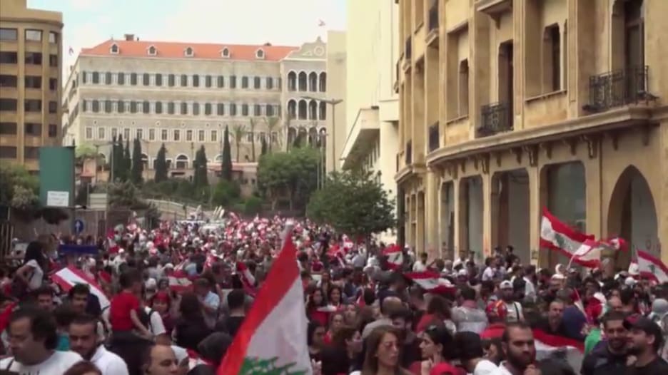 انهيار اقتصادي تاريخي في لبنان مع استمرار معاناة المواطنين