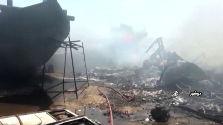 مشاهد الدمار في حريق 7 سفن إيرانية في ميناء بوشهر جنوبي البلاد